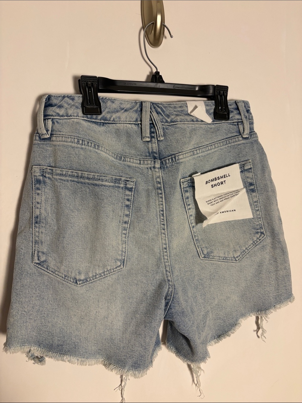 NWT Good American Bombshell Short - Indigo Light wash Blue Denim - Size 6 - Picture 3 of 4